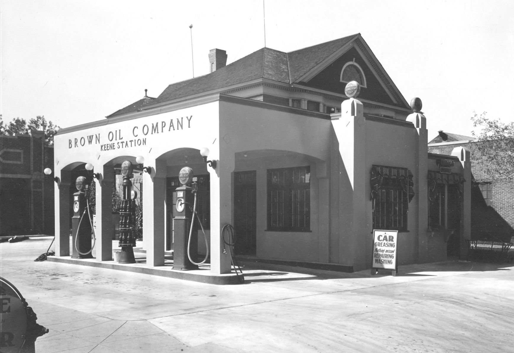 Brown Oil service station, 1920s